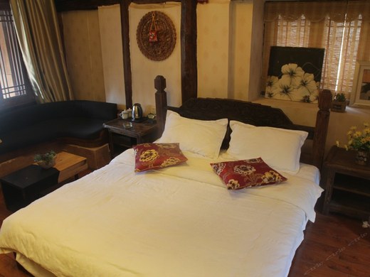 丽江古城花谢花开客栈二楼大床间