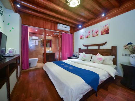 丽江古城北方姑娘客栈102庭院大床房